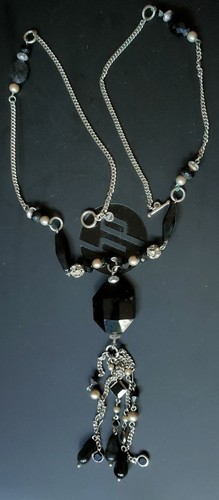 Flapper style tassel - &,
